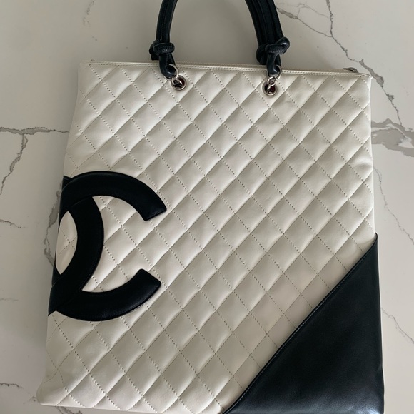 Chanel Cambon Handbag in white - Picture 3 of 9